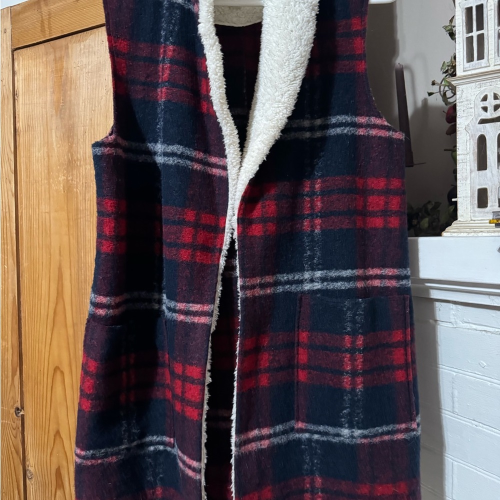 Plaid Sherpa-Lined Sleeveless Vest - Red & Navy